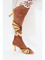 Klapky na podpatku model 228797 Step in style Klapky na podpatku model 228797 Step in style