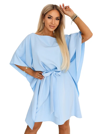 model 22124235 SOFIA Motýlí šaty se zavazováním v pase světle modré - numoco