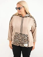 Dámská mikina Plus Size z viskózy s kapucí a leopardími vsadkami camelová