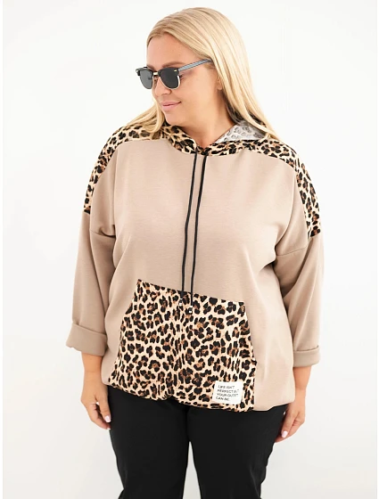 Dámská mikina Plus Size z viskózy s kapucí a leopardími vsadkami camelová Dámská mikina Plus Size z viskózy s kapucí a leopardími vsadkami camelová