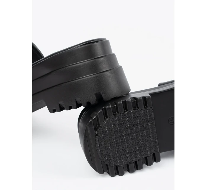 Designové dámské  nazouváky černé platforma