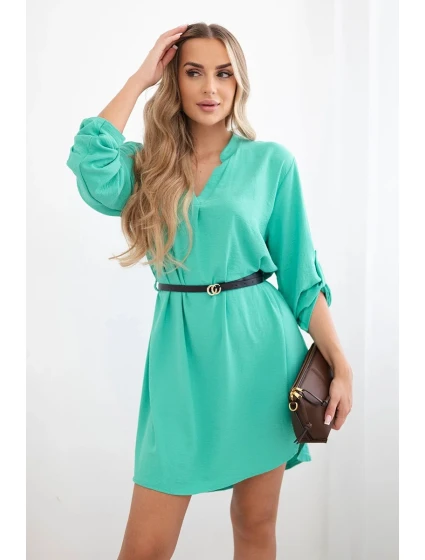 Šaty s delšími zády a pásem mincovna