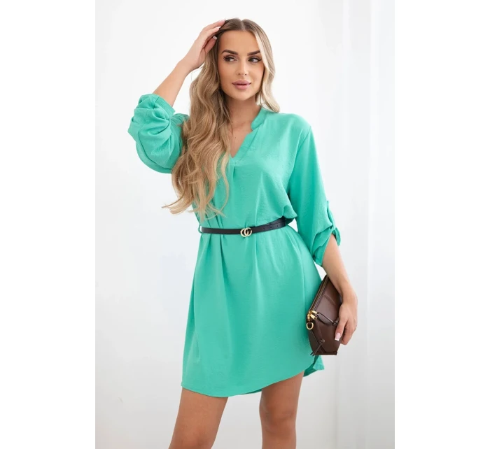 Šaty s delšími zády a pásem mincovna