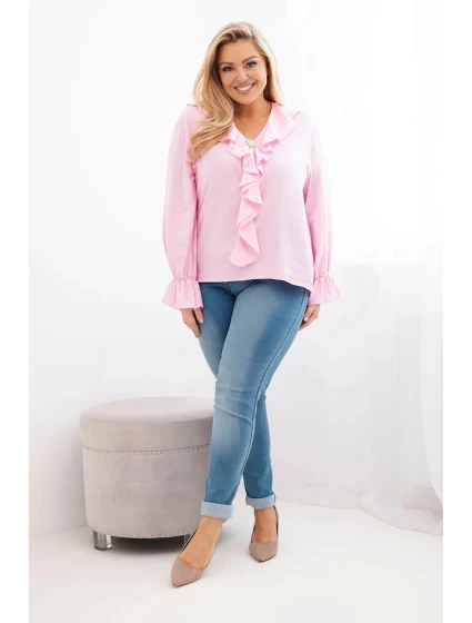 Dámská viskózová blůza Plus Size s volánem a ozdobnou broží model 21886485 růžová - K-Fashion