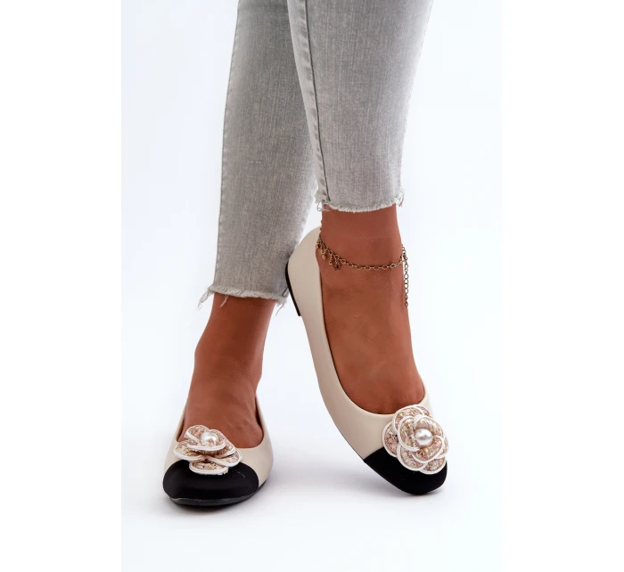 Dámské baleríny z ekologické kůže s ozdobným detailem béžové model 21666309 - Boto
