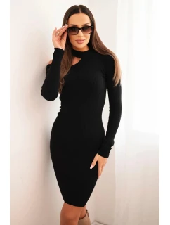 Dámská pletená šaty s dlouhým rukávem a asymetrickým výstřihem černé model 21421625 - Kesi