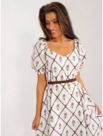 Sukienka LK SK model 19915425 biało brązowy - FPrice Sukienka LK SK model 19915425 biało brązowy - FPrice