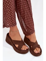 Dámské pantofle na platformě z eko semiše čokoládové model 21919328 - Boto