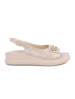 Dámské sandály na klínku  model 21137817 - GOODIN