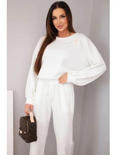 Dámský komplet máslo svetr s broží a kalhoty s rovnou nohavicí ecru