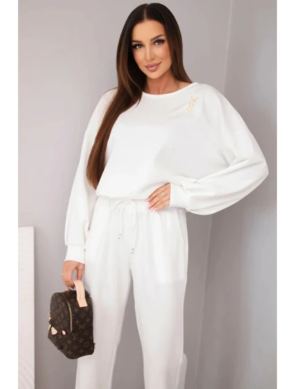 Dámský komplet máslo svetr s broží a kalhoty s rovnou nohavicí ecru