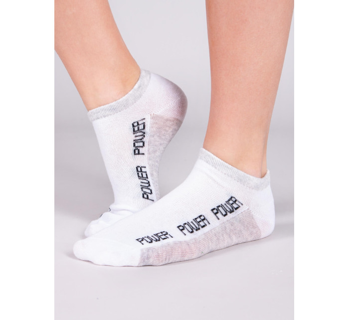 Yoclub Chlapecké kotníkové bavlněné ponožky Vzory Barvy 3-pack SKS-0028C-AA30-002 Vícebarevné