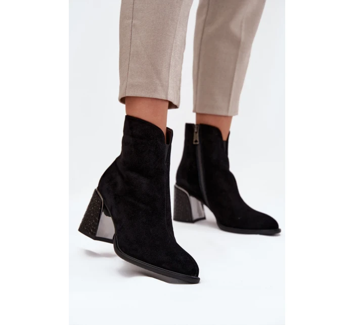 Dámské kotníkové boty Vinceza na sloupku s tlačeným vzorem – černé Dámské kotníkové boty Vinceza na sloupku s tlačeným vzorem – černé