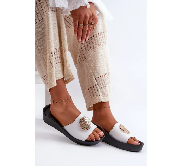 Zazoo 2920 Kožené Dámské Žabky Na Klinu S Zlatým Detailní Bílé Zazoo 2920 Zazoo 2920 Kožené Dámské Žabky Na Klinu S Zlatým Detailní Bílé Zazoo 2920