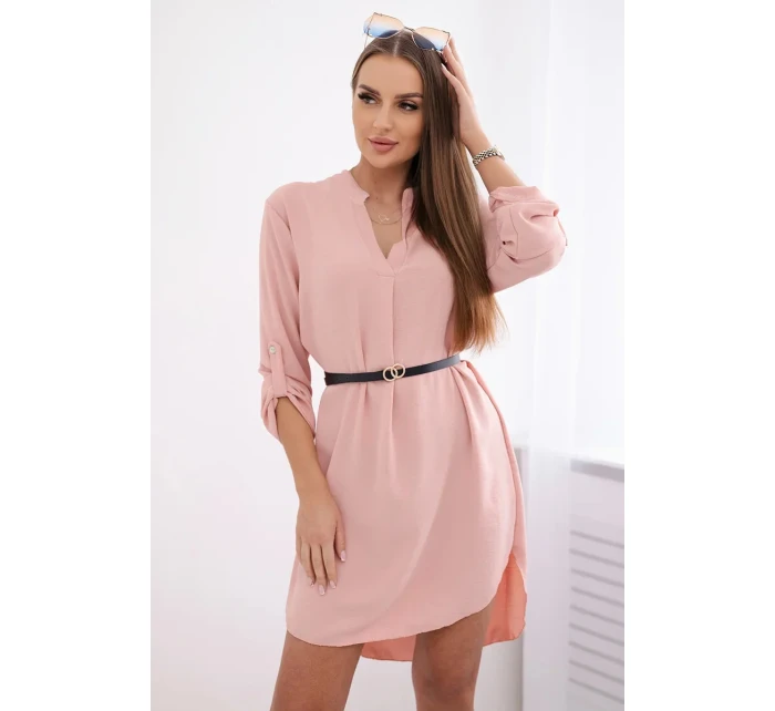 Šaty s delšími zády a pásem pudrově růžová