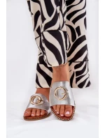 Ekokožené Ploché Sandály Pro Ženy S Dekorativním Detalem Stříbrné Frelie Ekokožené Ploché Sandály Pro Ženy S Dekorativním Detalem Stříbrné Frelie