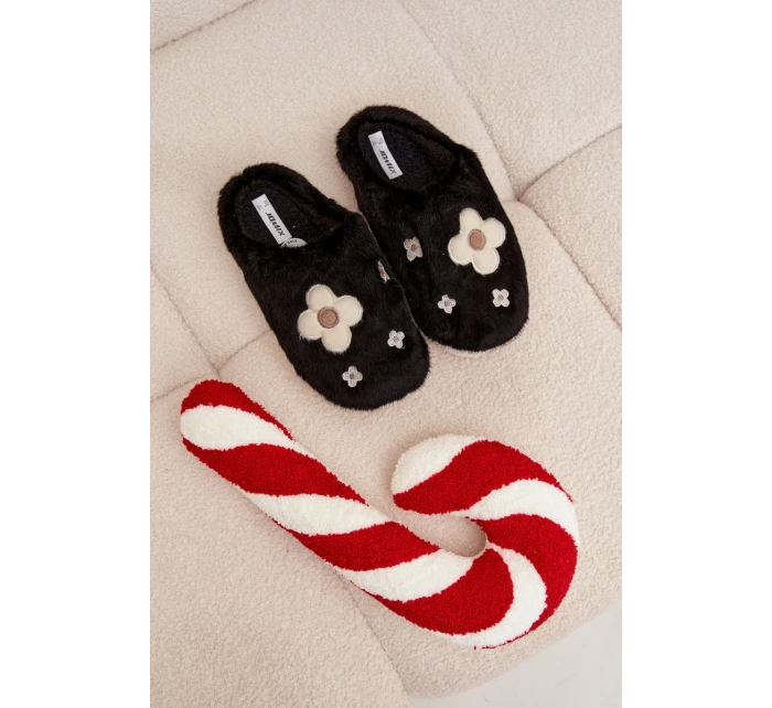 Kožešinové pantofle s květinami Černé Selinne Kožešinové pantofle s květinami Černé Selinne