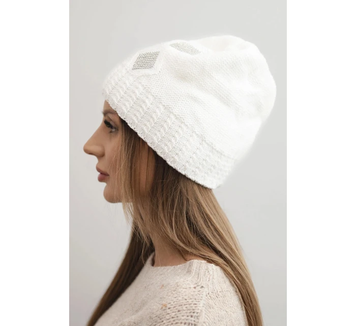 Dámská zimní čepice vlněná s krystaly a vzorem K455 ecru Dámská zimní čepice vlněná s krystaly a vzorem K455 ecru