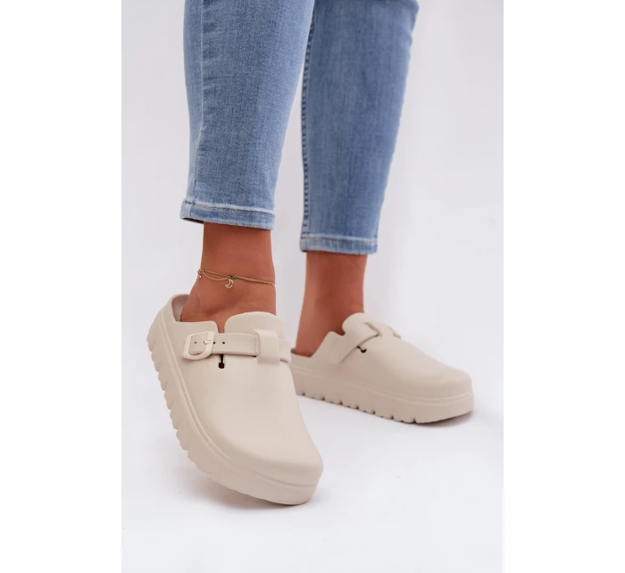 Dámské pěnové pantofle s páskem a sponou béžové Larinie