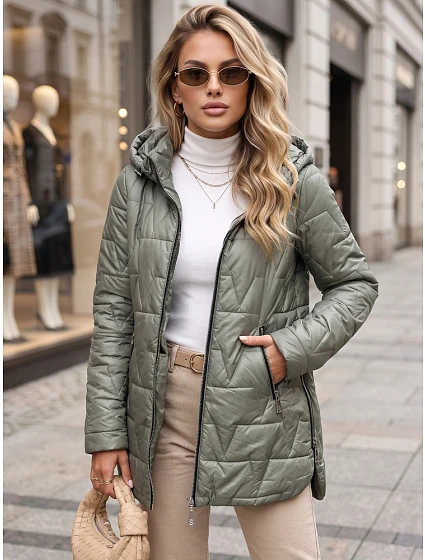 Kurtka damska pikowana z odpinanym kapturem zielona model 22358097 - FashionStreet Kurtka damska pikowana z odpinanym kapturem zielona model 22358097 - FashionStreet