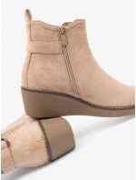 Výborné hnědé dámské kotníčkové boty na klínku Výborné hnědé dámské kotníčkové boty na klínku