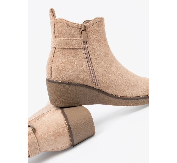 Výborné hnědé dámské kotníčkové boty na klínku Výborné hnědé dámské kotníčkové boty na klínku