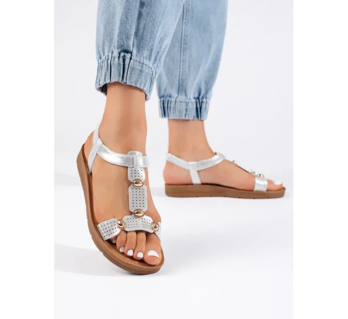 Moderní sandály dámské stříbrné na plochém podpatku Moderní sandály dámské stříbrné na plochém podpatku