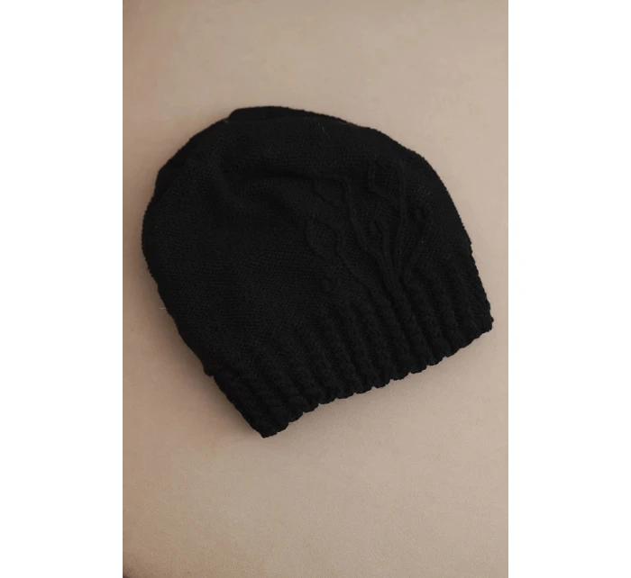 Dámská zimní čepice vlněná s ozdobným ražením K474 černá