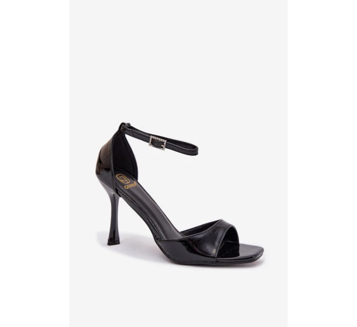 Lakované sandály na jehlovém podpatku Revella – černé Lakované sandály na jehlovém podpatku Revella – černé