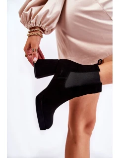 Semišové boty na masivním podpatku Laura Messi 2519 Černá