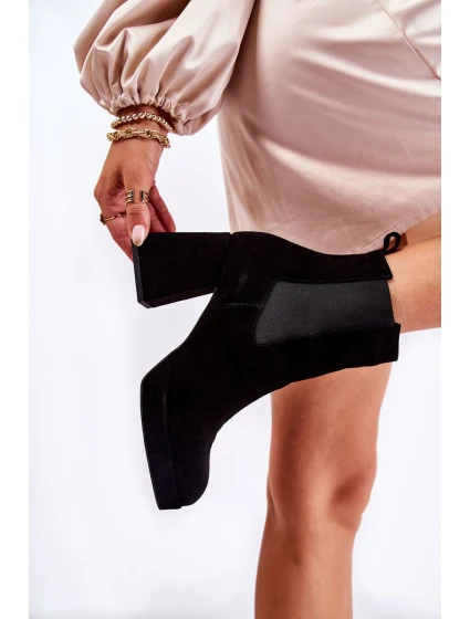 Semišové boty na masivním podpatku Laura Messi 2519 Černá