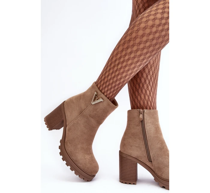 Dámské semišové boty na sloupku s ozdobou Bežové Strong Dámské semišové boty na sloupku s ozdobou Bežové Strong
