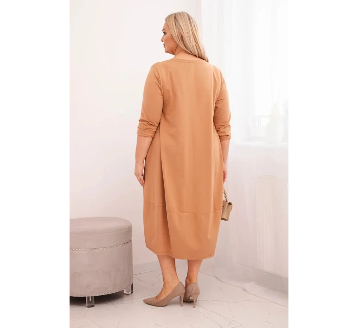 Dámská bavlněná šaty Plus Size s ohrnutým rukávem a kapsami camelová