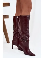 Dámské kozačky na jehlovém podpatku s páskem bordó model 21744541 - Boto