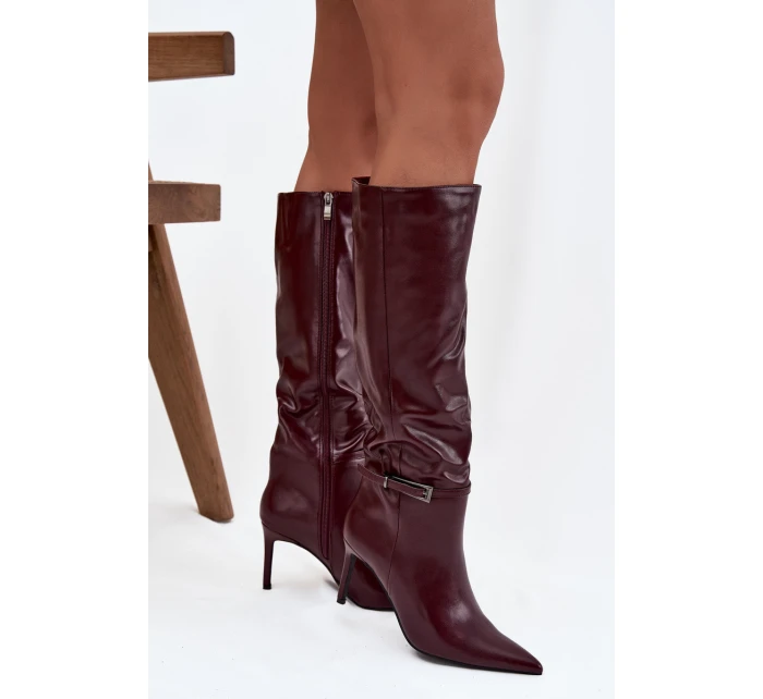 Dámské kozačky na jehlovém podpatku s páskem bordó model 21744541 - Boto