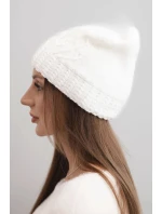Dámská zimní čepice z vlny s ozdobným ražením K474 bílá