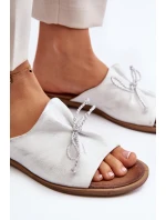 Kožené dámské žabky model 21646105 stříbrné - Zazoo Kožené dámské žabky model 21646105 stříbrné - Zazoo