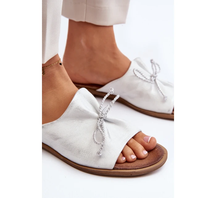 Kožené dámské žabky model 21646105 stříbrné - Zazoo Kožené dámské žabky model 21646105 stříbrné - Zazoo