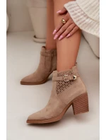 Dámské perforované kotníkové boty na podpatku s vzorem a zlatým přezkou Béžové model 22009808 - Boto