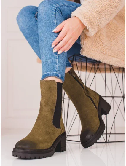 Zajímavé dámské kotníčkové boty hnědé na širokém podpatku Zajímavé dámské kotníčkové boty hnědé na širokém podpatku