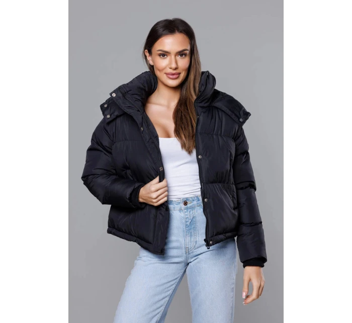 Černá krátká bunda pro přechodné období s kapucí (5M3117-392) Černá krátká bunda pro přechodné období s kapucí (5M3117-392)