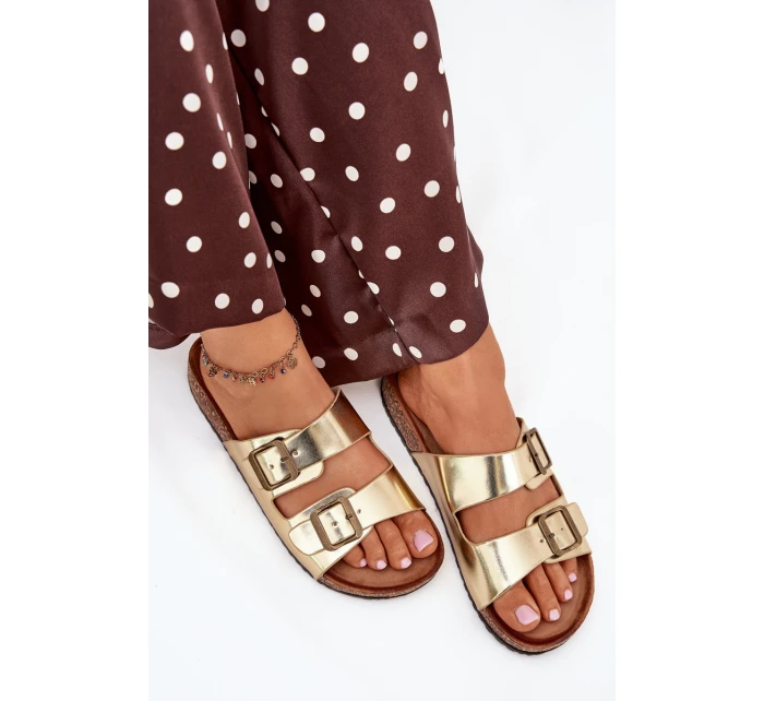 Dámské sandály na korkové platformě s přezkami zlaté model 21704305 - EVENTO Dámské sandály na korkové platformě s přezkami zlaté model 21704305 - EVENTO