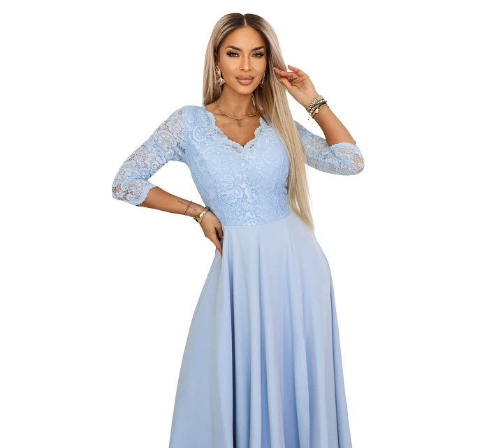 model 22040386 AMBER elegantní dlouhé krajkové šaty s výstřihem modré - numoco