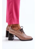 Dámské lakované polobotky na podpatku béžové model 21655430 - VINCEZA