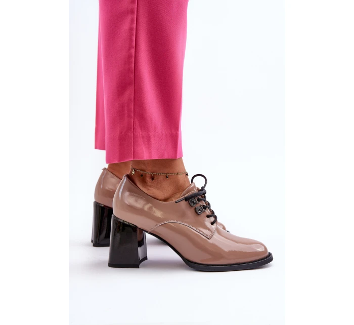 Dámské lakované polobotky na podpatku béžové model 21655430 - VINCEZA