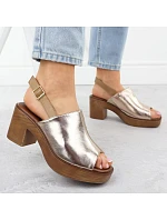 Dámské zlaté sandály na jehlovém podpatku M.Daszynski model 22051585 - M. Daszyński