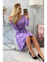 Šaty s ozdobným páskem a nápisem purple