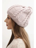 Dámská zimní čepice z vlny s copánkovým vzorem model 21750378 fialová - K-Fashion Dámská zimní čepice z vlny s copánkovým vzorem model 21750378 fialová - K-Fashion