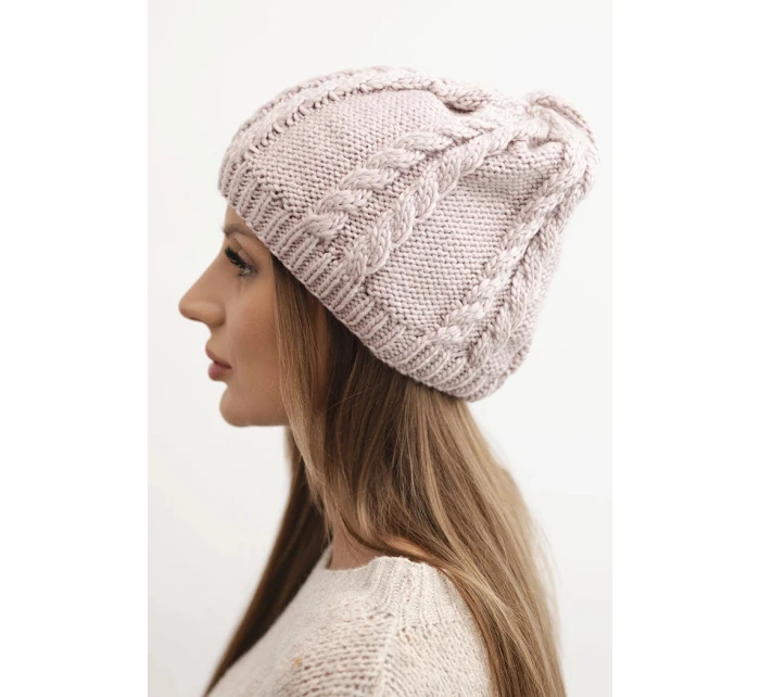Dámská zimní čepice z vlny s copánkovým vzorem model 21750378 fialová - K-Fashion Dámská zimní čepice z vlny s copánkovým vzorem model 21750378 fialová - K-Fashion