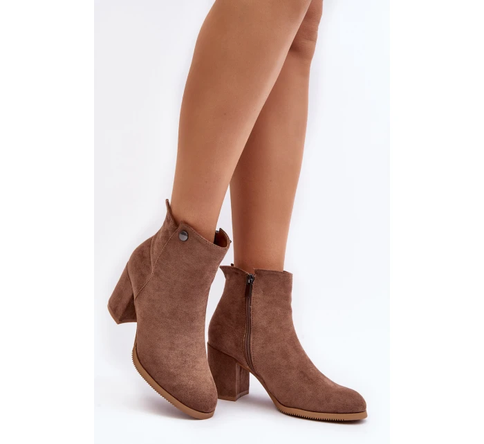 Zamšové dámské botky na podpatku hnědé Selela Zamšové dámské botky na podpatku hnědé Selela